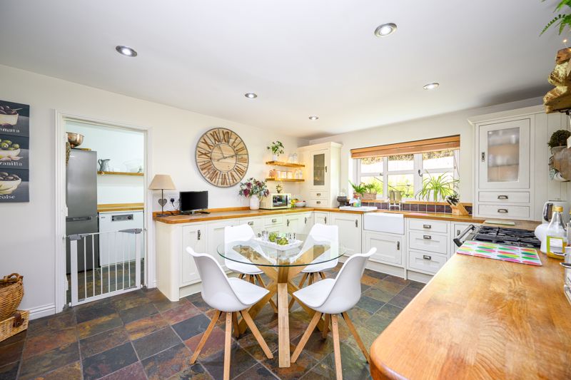 Kitchen- click for photo gallery